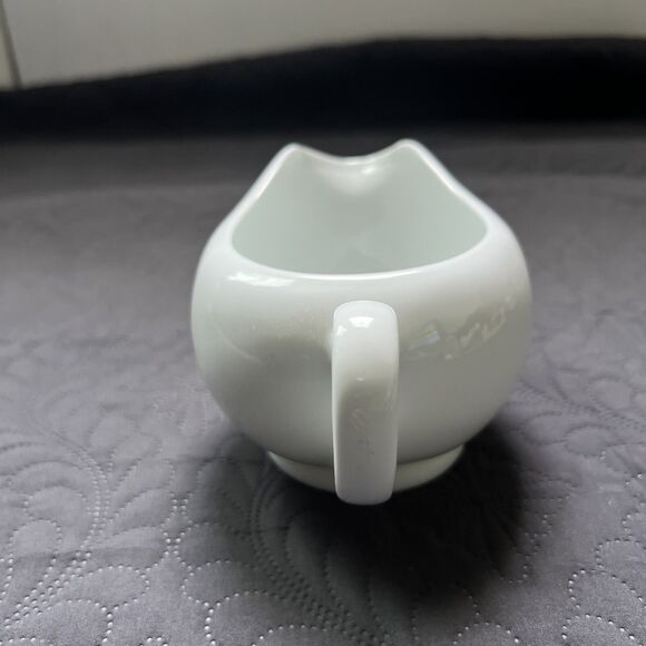 VTG Unbranded White Porcelain Gravy Boat Serverware Holiday Dinner Home Kitchen - Picture 4 of 6